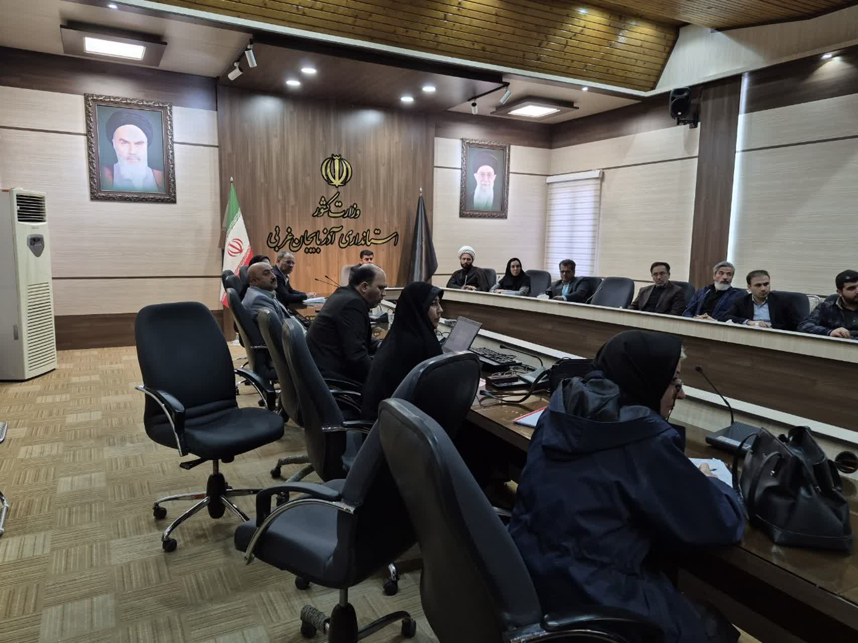 برگزاری-کارگروه-برنامه-ملی-حذف-هپاتیت-C-و-اطلاع-رسانی-پویش-ملی-من-هم-تست-HIV-میدهم